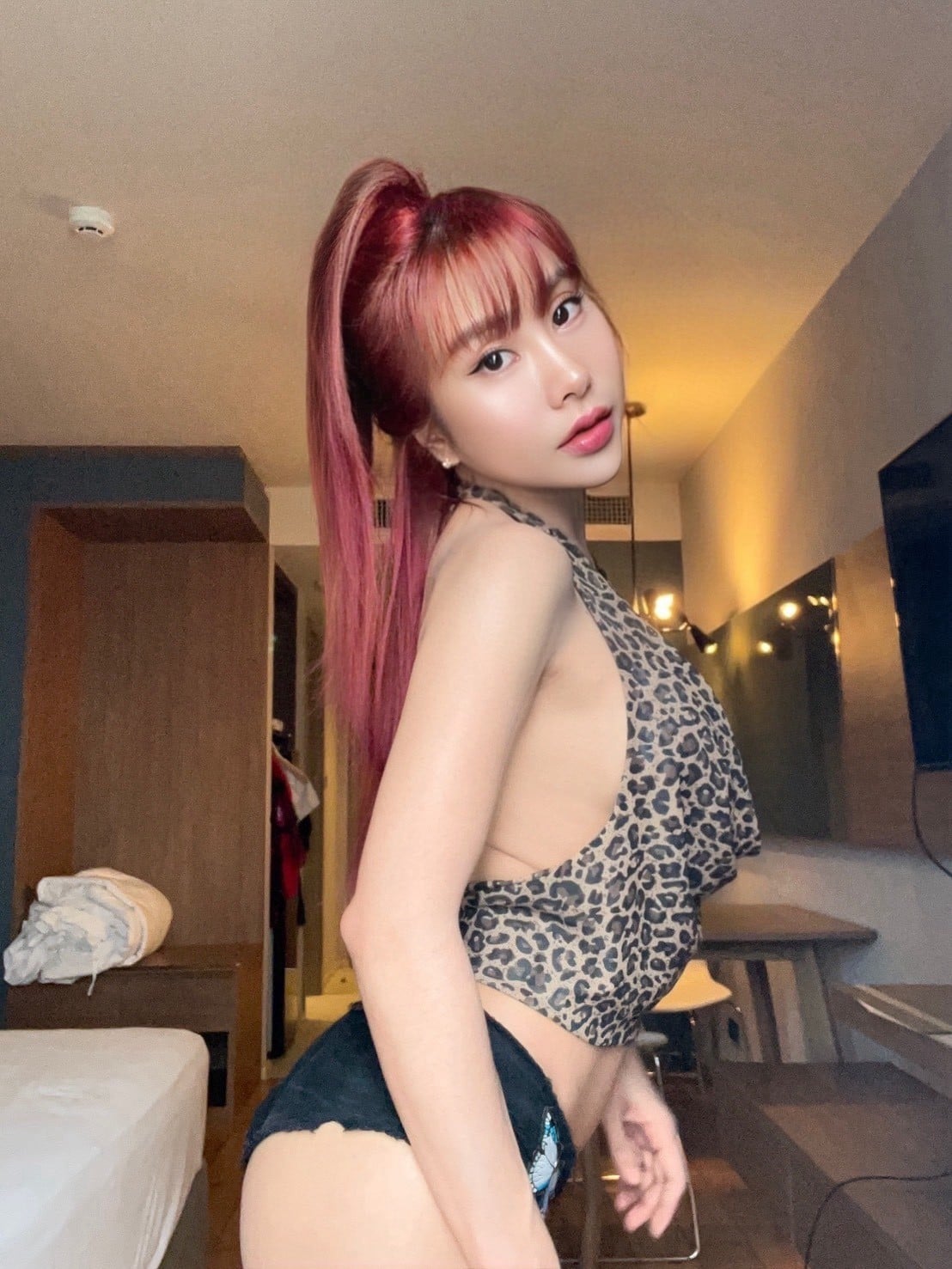 MEJI - ไซด์ไลน์ คลองเตย กรุงเทพมหานคร
