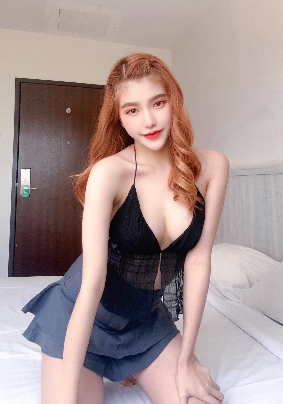 น้ำมนต์ นางแบบ เอวบางกรอบ 1